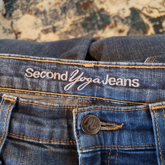 TALL Second Yoga Jeans. Size 27 - Picture 6 of 9